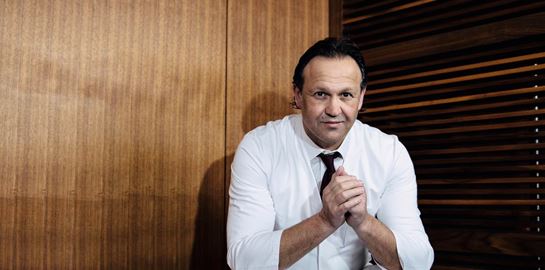 Ο Κώστας Ιγνατιάδης και τα μπαρ ως σταθμοί της νοσταλγίας