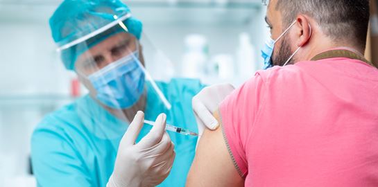 Οι θρομβώσεις από το εμβόλιο της AstraZeneca προκαλούν ανησυχία