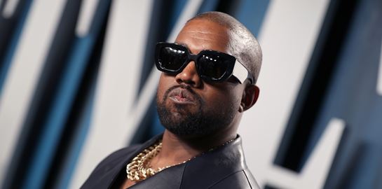 O Kanye West δημοσίευσε βίντεο με τη Bianca Censori σχεδόν γυμνή