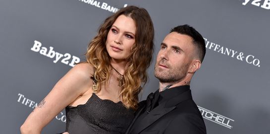 Τι λέει η Behati Prinsloo για την απιστία Levine;