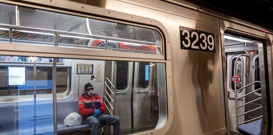 Οι ΗΠΑ δεν μπορούν να ξεφύγουν από την δίνη του κορονοϊού