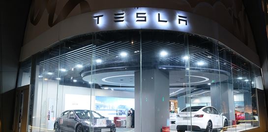 Αν θες να πουλήσεις το Tesla Cybertruck σου, πρέπει πρώτα να ρωτήσεις την Tesla