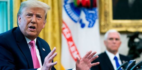 Ο Donald Trump αλλάζει στρατηγική απέναντι στην πανδημία