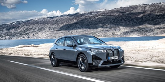 BMW iX: Σπορ, τεχνολογικά εξελιγμένη και σέξι