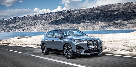 BMW iX: Σπορ, τεχνολογικά εξελιγμένη και σέξι