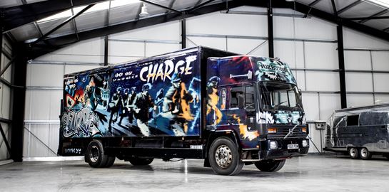 Το πιο ακριβό φορτηγό του πλανήτη έχει την υπογραφή του Banksy