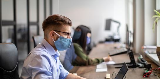 Τα νέα δεδομένα μετά το ρεκόρ κρουσμάτων του κορονοϊού