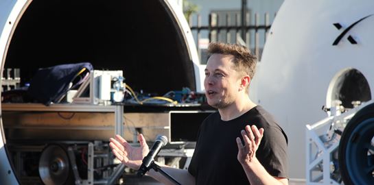 Η πρώτη νίκη της SpaceX απέναντι στην Blue Origin