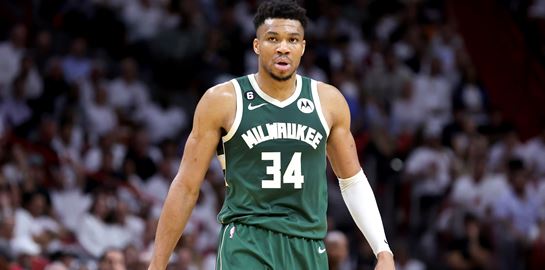 H διαστημική εμφάνιση του Γιάννη Αντεκούνμπο των 64 πόντων σε 35 λεπτά