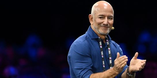 Το χαρακτηριστικό που θα σε κάνει άτρωτο απέναντι στο AI, σύμφωνα με τον Jeff Bezos