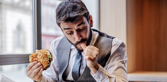 Οι συνήθειες που παχαίνουν και πώς θα τις αλλάξεις