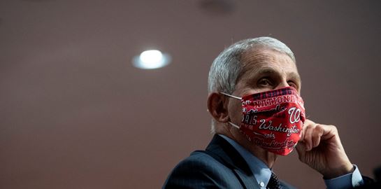 Ποιος απειλεί τον Anthony Fauci;