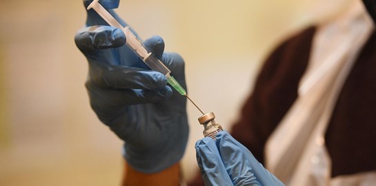 Στο 100% η αποτελεσματικότητα του εμβολίου της Pfizer στους εφήβους