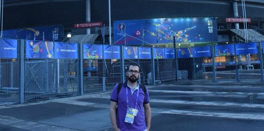 Θάνο Σαρρή τι σε έκανε να πετάξεις τη μπάλα στην κερκίδα;