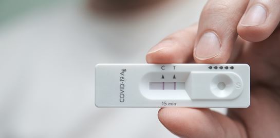 O κορονοϊός είναι και επίσημα σε έξαρση