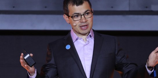 Demis Hassabis, o τύπος που πούλησε το AI εργαστήριό του στη Google έναντι 460 εκατ. ευρώ