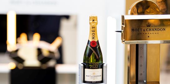 Η Moët &amp; Chandon παρουσιάζει ένα λαμπερό pop up store