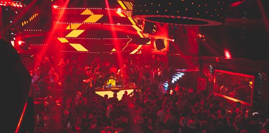 Το clubbing είναι ακόμη η σωστή επιλογή για τα Χριστούγεννα