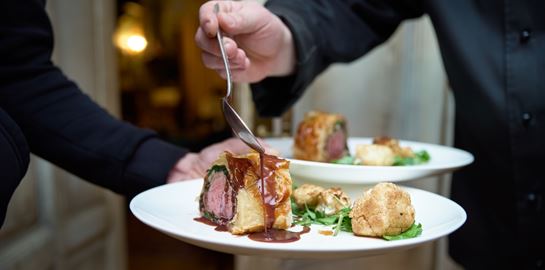 Στα high end εστιατόρια της Αθήνας δεν πας μόνο για το φαγητό