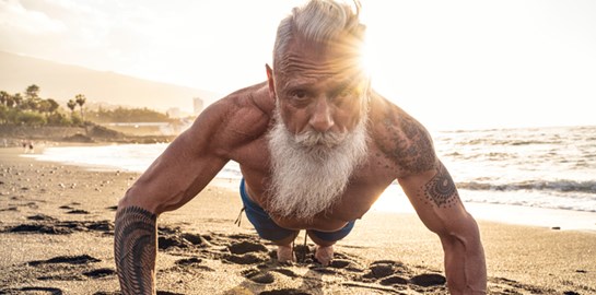 Οι καλύτερες ασκήσεις για να είσαι fit μεγαλώνοντας, σύμφωνα με το Harvard