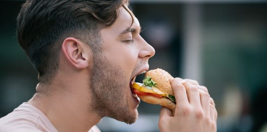 Πώς θα τρως λιπαρά και δεν θα παχαίνεις