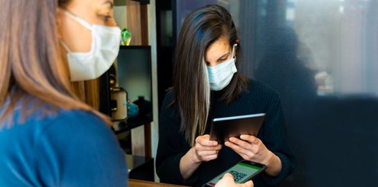 Πιστοποιητικά εμβολιασμού: Τι θα συμβεί με τους 300.000 που δεν έκαναν 3η δόση