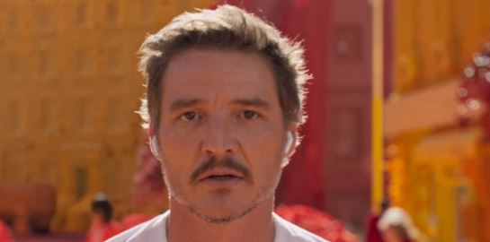 Τα AirPods 4 βοηθούν τον Pedro Pascal να ξεπεράσει έναν χωρισμό