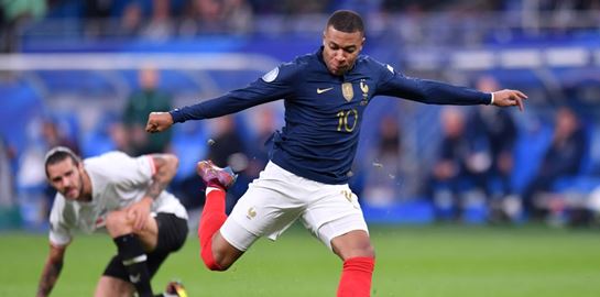 Έχεις φάει κεμπάπ σε ψωμί τόσο στρογγυλό όσο το κρανίο του Kylian Mbappé;