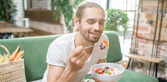 Χρονοδιατροφή: Τι σχέση έχει η ώρα των γευμάτων με την απώλεια κιλών και την υγεία μας