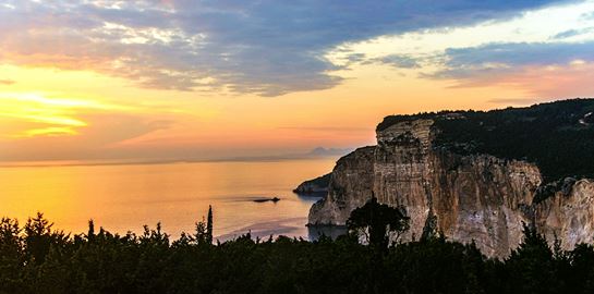 Το ηλιοβασίλεμα του Ιονίου που ανταγωνίζεται τη Σαντορίνη