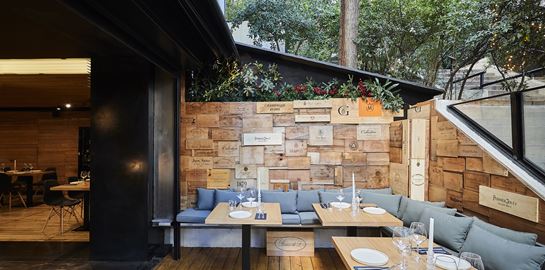 Vinoteca Athens, εκεί που η ελληνική δημιουργική κουζίνα υμνεί το εκλεκτό κρασί