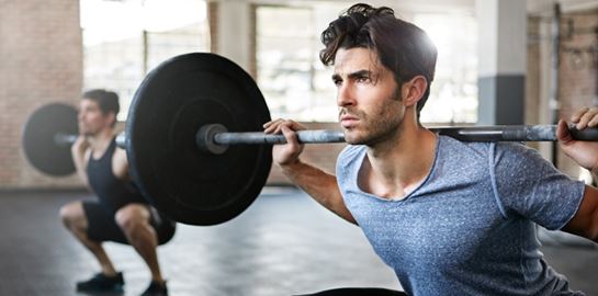 Καλοντυμένος στο γυμναστήριο