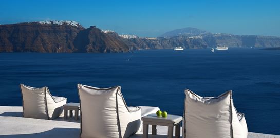 Αξέχαστες καλοκαιρινές στιγμές κάτω από τον ήλιο της Σαντορίνης