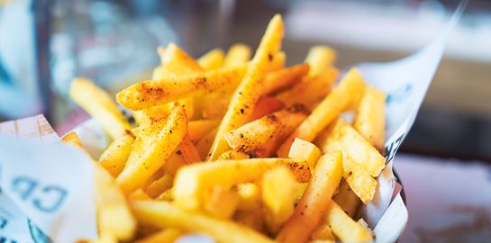 Η συνταγή για πατάτες σαν τηγανητές, αλλά στο φούρνο