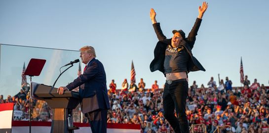 Ο Trump παρακολούθησε μαζί με τον Musk την αποτυχημένη πτήση της SpaceX