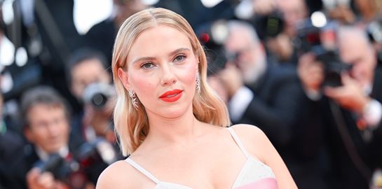 Scarlett Johansson έξαλλη με την τεχνητή νοημοσύνη, μηνύει εφαρμογή που &#39;έκλεψε&#39; τη φωνή της
