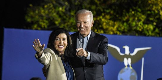 Κι όμως, οι Δημοκρατικοί άντεξαν στις ενδιάμεσες εκλογές των ΗΠΑ