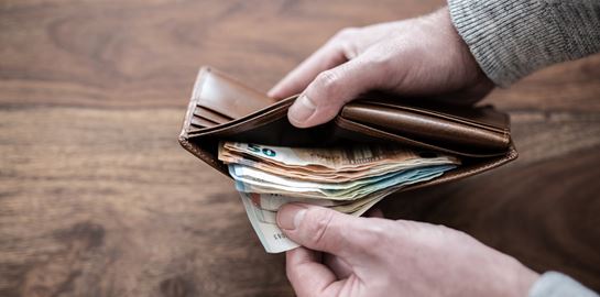 Το νο 1 τρικ για να καταλάβεις αν οι φίλοι σου βγάζουν περισσότερα λεφτά από εσένα