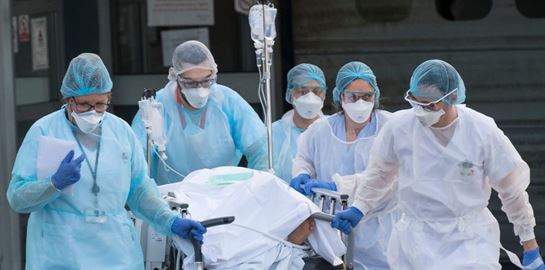 Τι αποκαλύπτουν οι νεκροψίες για τον κορονοϊό