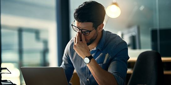 6 σωτήριες συνήθειες για να απαλλαχθείς από το άγχος μέσα σε 10 λεπτά