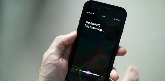 Η Apple θέλει να μετατρέψει τη Siri σε ChatGPT