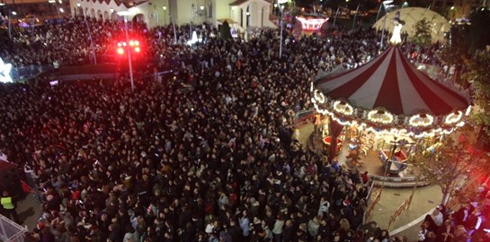 Η χριστουγεννιάτικη συναυλία του Πάνου Κιάμου στο Περιστέρι