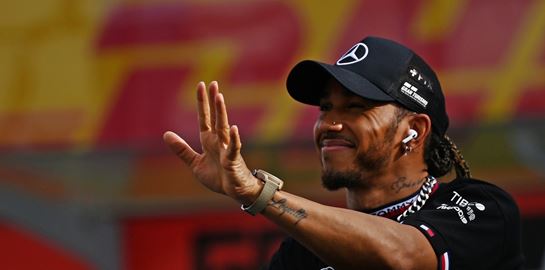 Ο Lewis Hamilton &quot;διέλυσε&quot; τη Nissan GTR Skyline R34