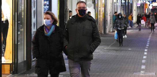 Κορονοϊός: Αυξήθηκαν στους 683 οι διασωληνωμένοι