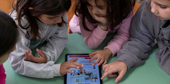 COSMOTE TELEKOM: νέα εποχή συνδεσιμότητας σε όλα τα δυσπρόσιτα σχολεία της χώρας με δωρεάν γρήγορο ίντερνετ