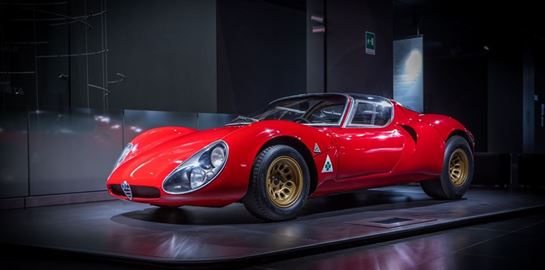 Δέος απέναντι στην Alfa Romeo 33 Stradale