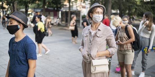 Κορονοϊός: Εκτοξεύθηκαν στα 20.084 τα νέα κρούσματα