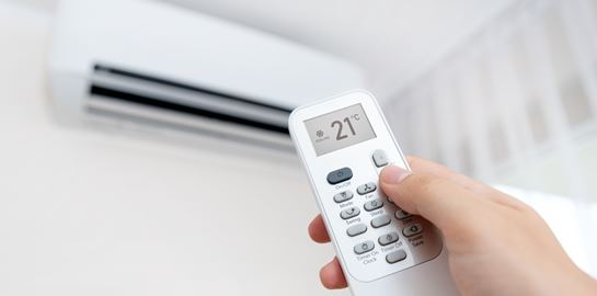Ποια είναι η σωστή θερμοκρασία στο air condition για τον καύσωνα