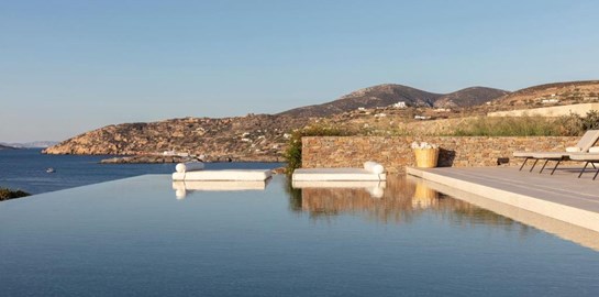 NOS Hotel &amp; Villas, ένα πρώτης θέσης εισιτήριο για τη Σίφνο