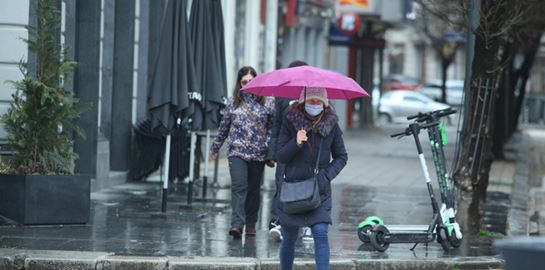 Κορονοϊός: Σαρώνει με 86 νεκρούς και 630 διασωληνωμένους